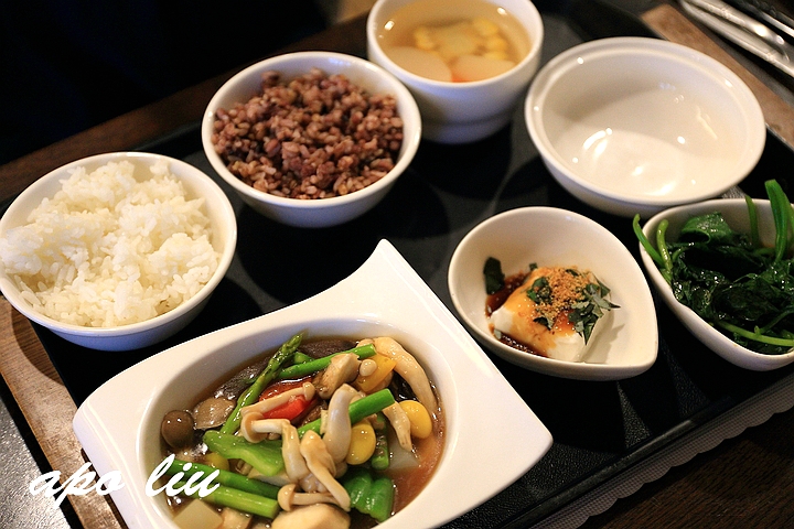 南投|中興新村素食餐廳-荷緣素食 南投|中興新村素食餐廳-荷緣素食