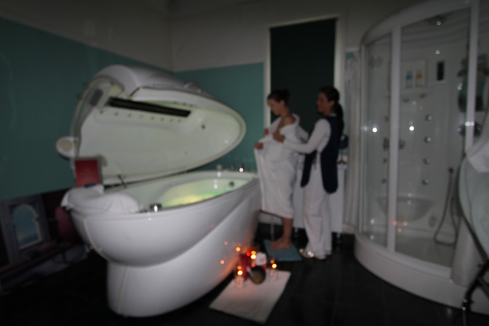 WHAT IS THE DIFFERENCE BETWEEN A DAY SPA AND A BEAUTY SALON Face Body