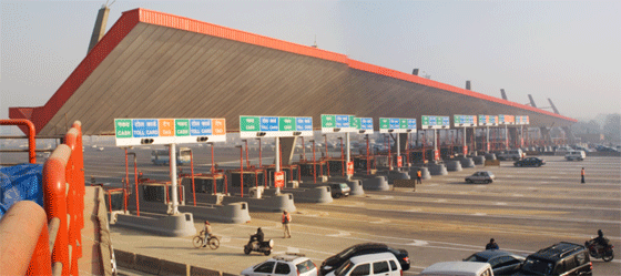 Government collected over Rs 4500 crore revenue from 348 toll plazas in FY16