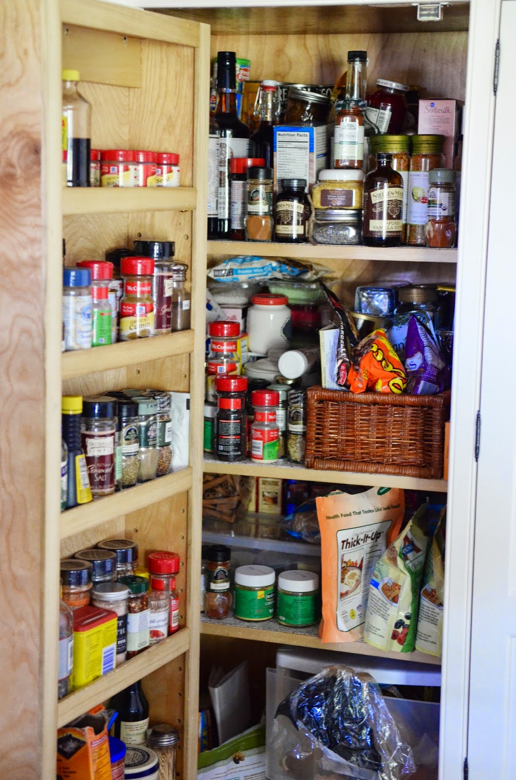 10 TIPS FOR A PERFECTLY ORGANIZED SPICE PANTRY