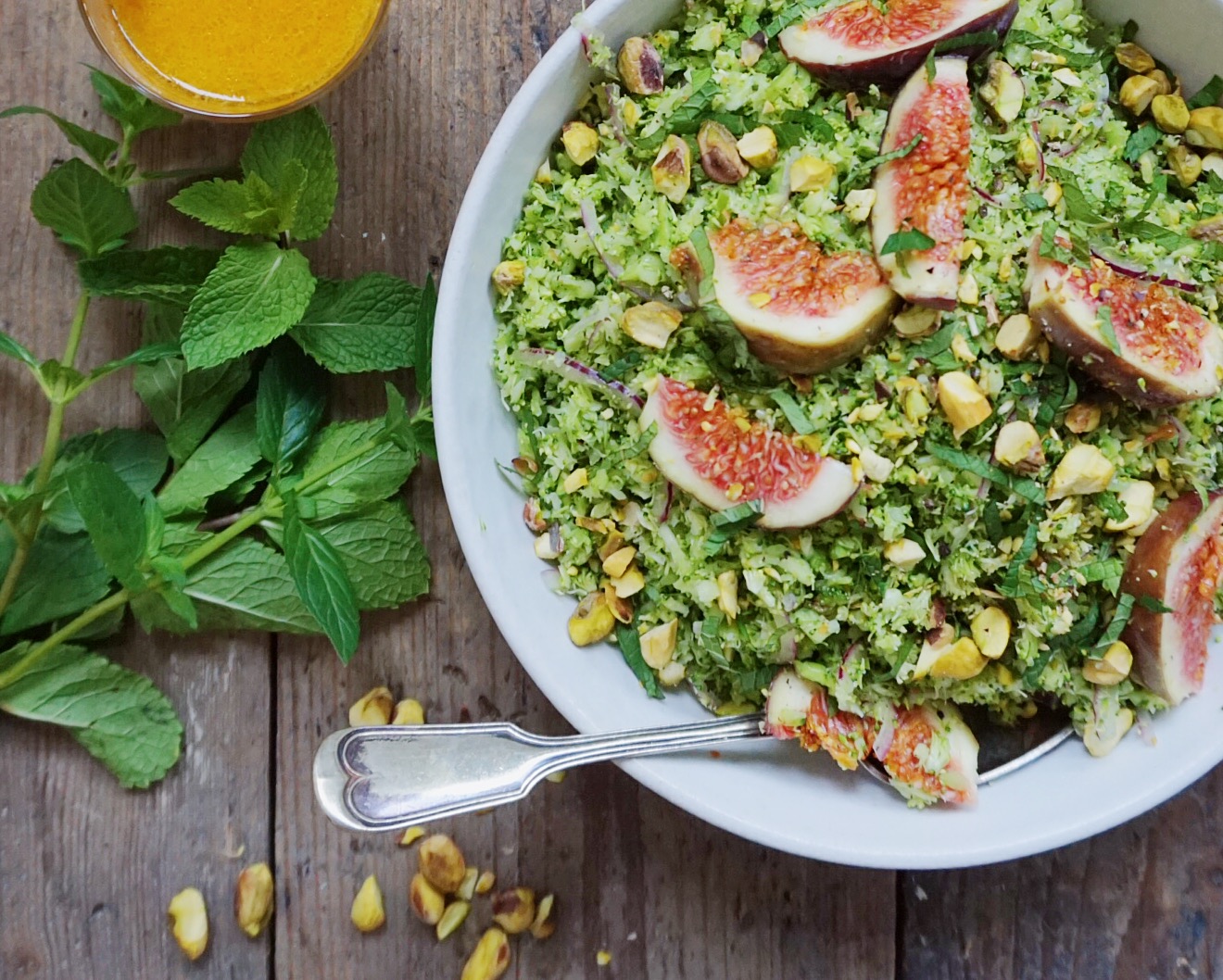 Vanløse blues..... Broccolicouscous med friske figner og sesambagte