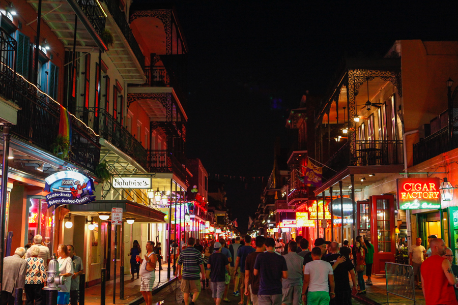 Levitate Style, Travel Guide, Travel Diary, New Orleans, Burbon Street, Night
