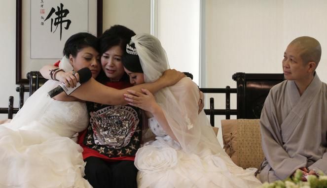 Pernikahan Lesbian Resmi Pertama di Taiwan