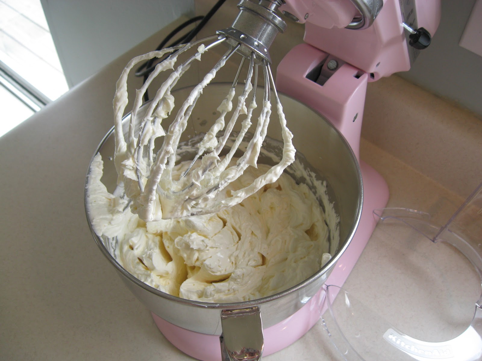 A Kitschy Girl's Guide To Cupcakes and More Pineapple Cupcakes with Italian Butter Cream