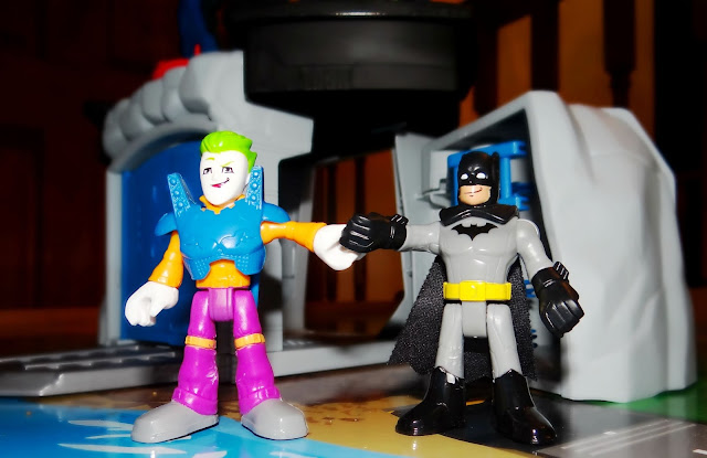 Imaginext DC Super Friends Transforming Bat Cave Play Set