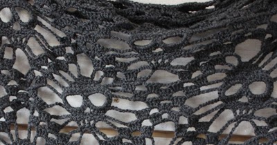 Virkad döskallesjal. Med mönster // Crochet skull shawl. With pattern.