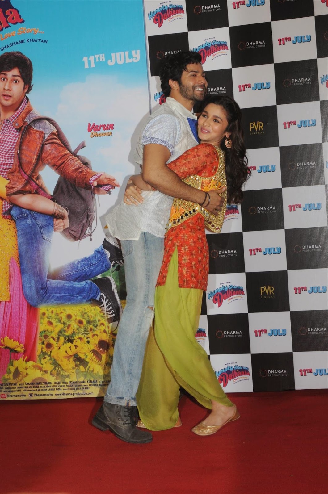 High Quality Bollywood Celebrity Pictures: Alia Bhatt Looks Sexy At