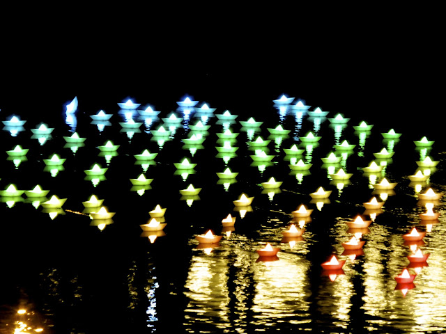 Voyage, barcos de papel en la Ría de Bilbao durante la Noche Blanca 2014