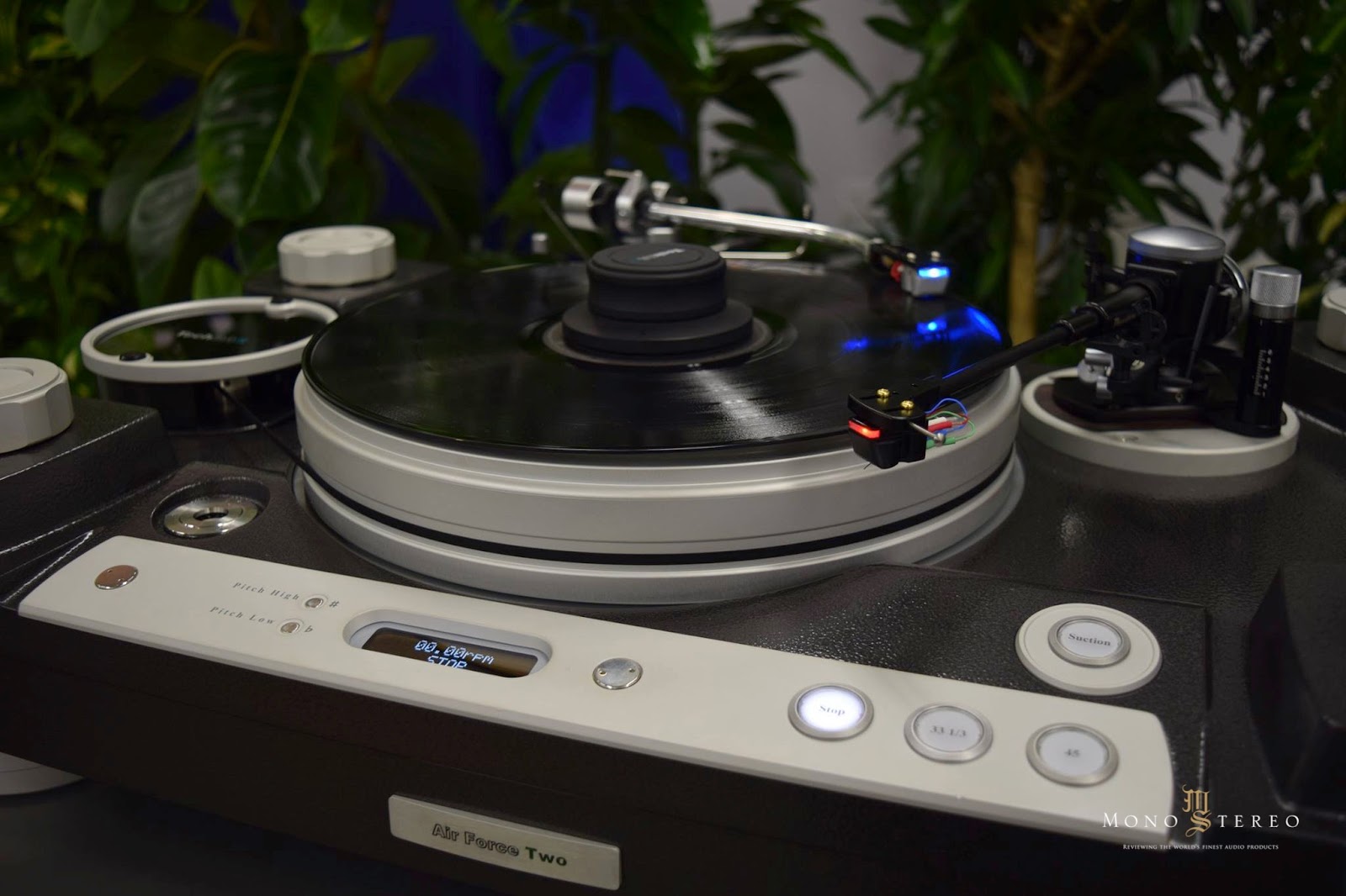 Mono and Stereo HighEnd Audio Magazine Japanese Audio show 2015