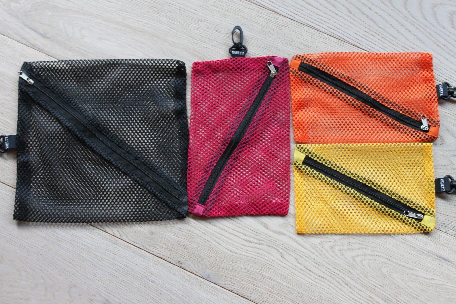 Vaultz Assorted Mesh Storage Bags with Zipper