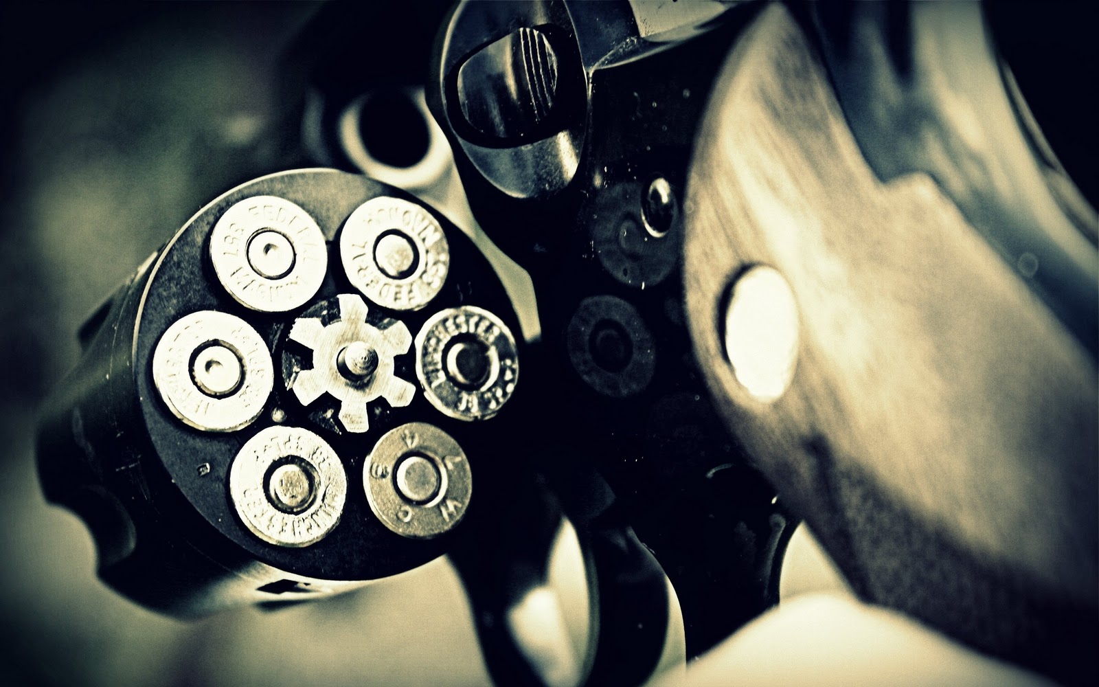 http://3.bp.blogspot.com/-gnhQIRgp4cM/Td3-7RD6KVI/AAAAAAAAG_s/17c17PPVPSc/s1600/6%2Bshot%2Brevolver%2Bcartridge%2Bhd%2Bwallpaper.jpg