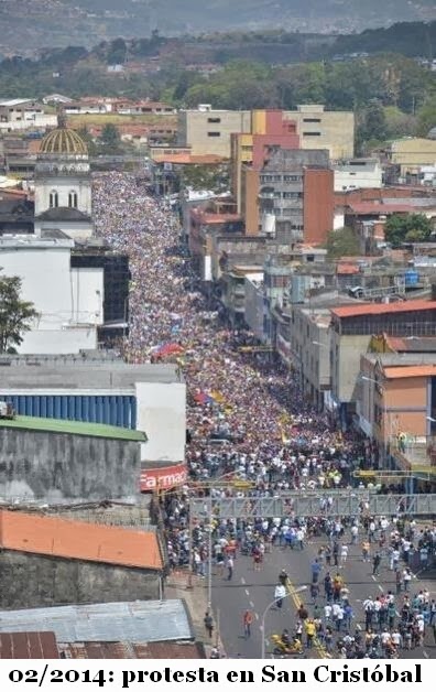 https://www.facebook.com/pages/Anarquistas/378066755607147 Reporte desde San Cristóbal, Edo. Táchira, 19/02/2014 Enviar por correo electrónicoEscribe un blogCompartir con TwitterCompartir con FacebookCompartir en Pinterest Anónim@ Esta mañana San Cristóbal amaneció desolada producto del cruento ataque perpetrado por la GNB en contra de los estudiantes que estaban apostados en la intersección de la Avenida Carabobo con Ferrero Tamayo, el despliegue fue impresionante y devastador, perdigones, gases vencidos, bombas lacrimógenas, bombas aturdidoras y un contingente de la brigada motorizada de dicho cuerpo militar que escoltaba a un Tanque y a dos tanquetas las cuales causaron destrozos a las reservas tácticas de los estudiantes. Pese a tan cruento ataque los muchachos les dieron batalla por un espacio de dos horas, hasta que el cansancio hizo mella en ellos, producto del orquestado plan de ataque; luego de arrasar con el lugar, los efectivos continuaron con su frenesí devastador arrasando por completo con las barricadas dispuestas por la ciudadanía activa que hasta altas horas de la noche estuvo en vigilia, testigo de mis palabras son los vecinos de las diversas calles de Barrio Obrero, La Romera, La Avenida Carabobo, Avenida Ferrero Tamayo y toda la parte alta de la ciudad. Es importante destacar que sumado a los efectivos de la GNB, se encontraban grupos de motorizados armados los cuales intermitentemente atacaban diversos puntos de la ciudad, regresando a las afueras del Consejo Legislativo Regional, para repostar municiones y combustible para sus motos luego de perpetradas las incursiones en los sitios previamente analizados. Por si lo anterior fuera poco, el mismo grupo comando que ataco a los estudiantes, apostados en el sitio previamente citado se enrumbo a la vecina Táriba en donde, dejaron al descubierto todo su aprendizaje táctico militar, atacando frontalmente y sin compasión alguna a la colectividad, allí por lo cruento del ataque las acciones fueron mucho más rápidas; acto seguido se dirigieron a retomar el control del puente de las Vegas de Táriba, importante acceso que permite la conexión vía terrestre con el páramo de la entidad, nuevamente la GNB dejo ver su peor cara y atacaron con todo a quienes manifestaban en la zona, es de destacar que los vecinos del Conjunto Residencial Don Luis (grupo de edificios) se vieron afectados por el efecto de los diversos gases que sin razón coherente alguna fueron arrojados al interior de dicha urbanización. La ciudad dejo ver su peor cara, se respiraba un aire cargado de fetidez y olor a cauchos y demás derivados plásticos quemados, el trasporte público se paralizo en un 99 por ciento en la ciudad llegando a un 100 por ciento antes de las ocho de la mañana, las barricadas se dejaron ver por toda San Cristóbal, algunas en pie y firmes, otras a medio sostener y algunas totalmente desplomadas, la comunidad ha reflejado su impotencia en el asfalto que ha servido de pizarra a mensajes de SOS y AYUDA. Lo que ha vivido San Cristóbal no tiene precedente alguno, es una situación hostil, la cual han aprovechado los "colectivos" armados para robar, destruir y atacar a quienes por obligación han tenido que acudir a los pocos sitios de trabajo que se encuentran abiertos, entrando en el tema del comercio formal, el mismo ha bajado sus santamarias, el informal ha desaparecido de las calles por completo, solo han abierto sus puertas algunos supermercados y mercados de la entidad y esto motivado a presión de parte de las diversas autoridades gubernamentales, las cuales amenazan con multas y demás acciones legales. A esta hora (18:30 HRS) se ha prendido nuevamente la mecha de la protesta, tengo información de encuentros con efectivos de la GNB en la parte alta de la ciudad en la misma se aprecian vecinos y sociedad civil organizada resistiendo duramente los embates de la GNB, la cual está haciendo uso de sobrevuelos tácticos mediante el empleo de los helicópteros Mi-17V-5 una de las últimas versiones de asalto y transporte de este legendario helicóptero ruso adquiridas por el Gobierno Venezolano, el cual además de sobrevolar y reportar también está efectuando operaciones de puente aéreo entre la base Buenaventura Vivas de Santo Domingo y el Aeroclub de Paramillo. http://periodicoellibertario.blogspot.com.es/2014/02/reporte-desde-san-cristobal-edo-tachira.html https://www.facebook.com/pages/Anarquistas/378066755607147 Reporte desde San Cristóbal, Edo. Táchira, 19/02/2014 Enviar por correo electrónicoEscribe un blogCompartir con TwitterCompartir con FacebookCompartir en Pinterest Anónim@ Esta mañana San Cristóbal amaneció desolada producto del cruento ataque perpetrado por la GNB en contra de los estudiantes que estaban apostados en la intersección de la Avenida Carabobo con Ferrero Tamayo, el despliegue fue impresionante y devastador, perdigones, gases vencidos, bombas lacrimógenas, bombas aturdidoras y un contingente de la brigada motorizada de dicho cuerpo militar que escoltaba a un Tanque y a dos tanquetas las cuales causaron destrozos a las reservas tácticas de los estudiantes. Pese a tan cruento ataque los muchachos les dieron batalla por un espacio de dos horas, hasta que el cansancio hizo mella en ellos, producto del orquestado plan de ataque; luego de arrasar con el lugar, los efectivos continuaron con su frenesí devastador arrasando por completo con las barricadas dispuestas por la ciudadanía activa que hasta altas horas de la noche estuvo en vigilia, testigo de mis palabras son los vecinos de las diversas calles de Barrio Obrero, La Romera, La Avenida Carabobo, Avenida Ferrero Tamayo y toda la parte alta de la ciudad. Es importante destacar que sumado a los efectivos de la GNB, se encontraban grupos de motorizados armados los cuales intermitentemente atacaban diversos puntos de la ciudad, regresando a las afueras del Consejo Legislativo Regional, para repostar municiones y combustible para sus motos luego de perpetradas las incursiones en los sitios previamente analizados. Por si lo anterior fuera poco, el mismo grupo comando que ataco a los estudiantes, apostados en el sitio previamente citado se enrumbo a la vecina Táriba en donde, dejaron al descubierto todo su aprendizaje táctico militar, atacando frontalmente y sin compasión alguna a la colectividad, allí por lo cruento del ataque las acciones fueron mucho más rápidas; acto seguido se dirigieron a retomar el control del puente de las Vegas de Táriba, importante acceso que permite la conexión vía terrestre con el páramo de la entidad, nuevamente la GNB dejo ver su peor cara y atacaron con todo a quienes manifestaban en la zona, es de destacar que los vecinos del Conjunto Residencial Don Luis (grupo de edificios) se vieron afectados por el efecto de los diversos gases que sin razón coherente alguna fueron arrojados al interior de dicha urbanización. La ciudad dejo ver su peor cara, se respiraba un aire cargado de fetidez y olor a cauchos y demás derivados plásticos quemados, el trasporte público se paralizo en un 99 por ciento en la ciudad llegando a un 100 por ciento antes de las ocho de la mañana, las barricadas se dejaron ver por toda San Cristóbal, algunas en pie y firmes, otras a medio sostener y algunas totalmente desplomadas, la comunidad ha reflejado su impotencia en el asfalto que ha servido de pizarra a mensajes de SOS y AYUDA. Lo que ha vivido San Cristóbal no tiene precedente alguno, es una situación hostil, la cual han aprovechado los "colectivos" armados para robar, destruir y atacar a quienes por obligación han tenido que acudir a los pocos sitios de trabajo que se encuentran abiertos, entrando en el tema del comercio formal, el mismo ha bajado sus santamarias, el informal ha desaparecido de las calles por completo, solo han abierto sus puertas algunos supermercados y mercados de la entidad y esto motivado a presión de parte de las diversas autoridades gubernamentales, las cuales amenazan con multas y demás acciones legales. A esta hora (18:30 HRS) se ha prendido nuevamente la mecha de la protesta, tengo información de encuentros con efectivos de la GNB en la parte alta de la ciudad en la misma se aprecian vecinos y sociedad civil organizada resistiendo duramente los embates de la GNB, la cual está haciendo uso de sobrevuelos tácticos mediante el empleo de los helicópteros Mi-17V-5 una de las últimas versiones de asalto y transporte de este legendario helicóptero ruso adquiridas por el Gobierno Venezolano, el cual además de sobrevolar y reportar también está efectuando operaciones de puente aéreo entre la base Buenaventura Vivas de Santo Domingo y el Aeroclub de Paramillo. http://periodicoellibertario.blogspot.com.es/2014/02/reporte-desde-san-cristobal-edo-tachira.html