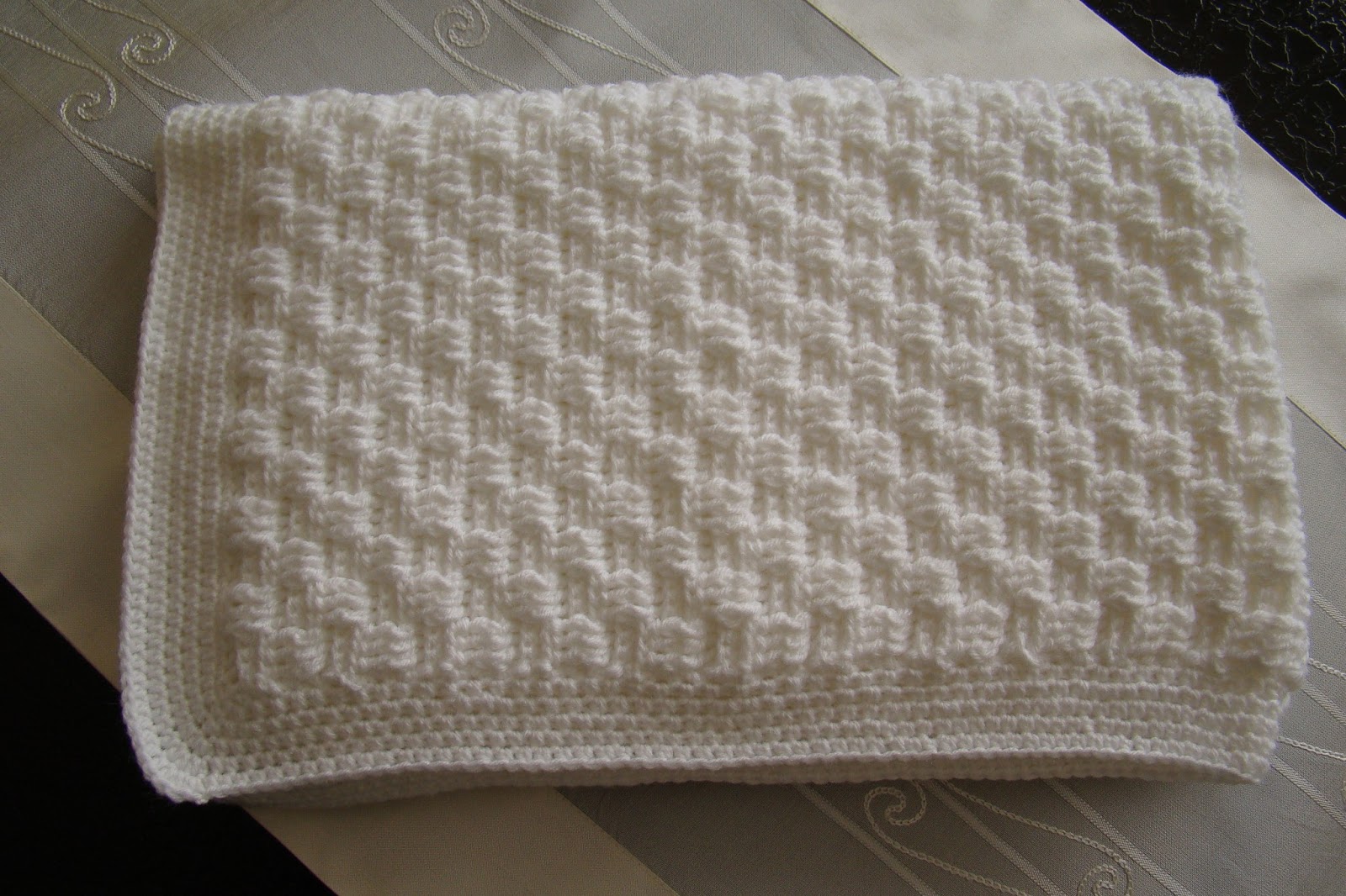 Kendimce Beyaz Bebek Battaniyesi