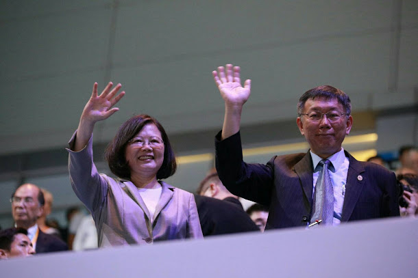 總統蔡英文與台北市長柯文哲對進場國家選手揮手致意。 總統蔡英文與台北市長柯文哲對進場國家選手揮手致意。