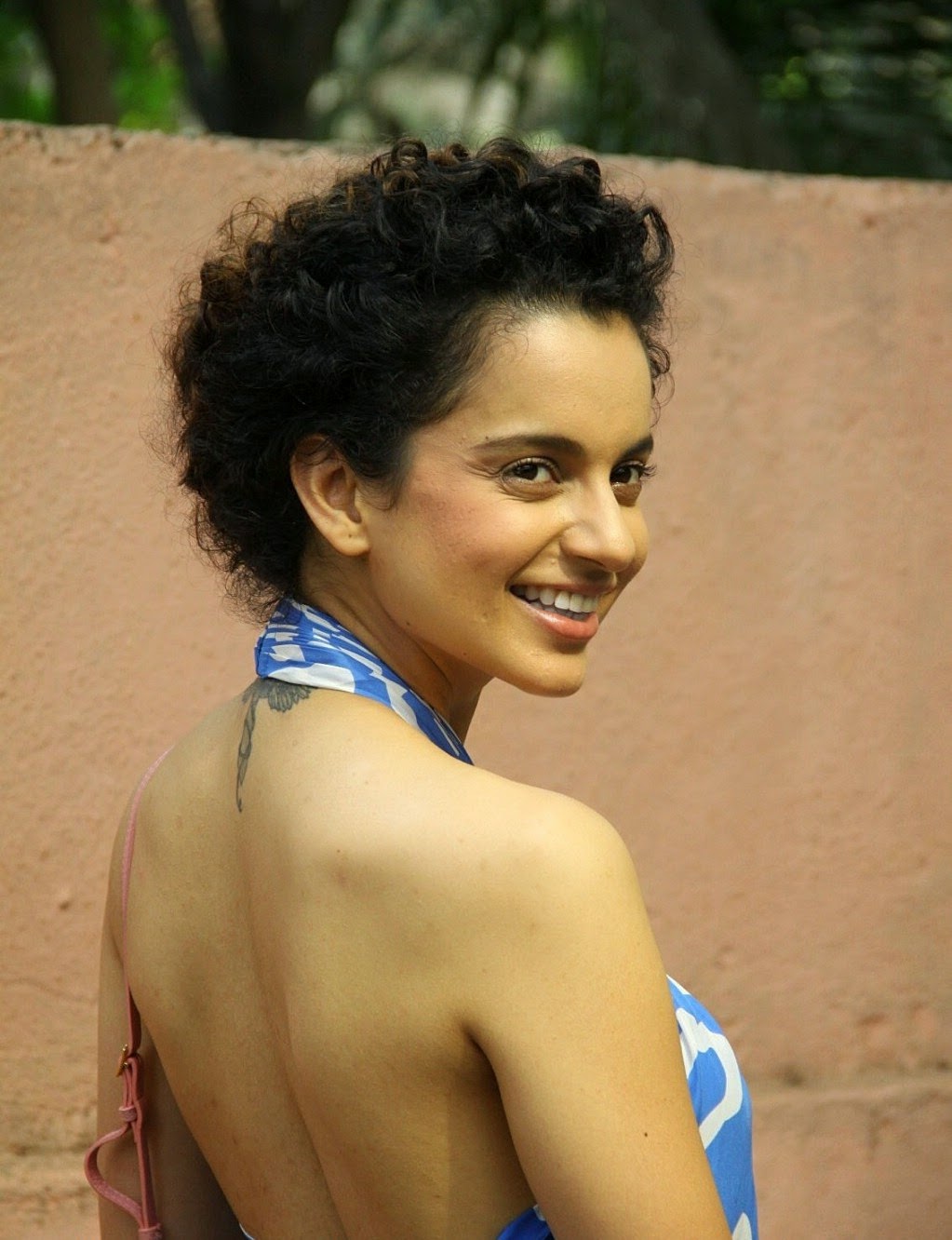 High Quality Bollywood Celebrity Pictures: Kangana Ranaut Looks Sexy In