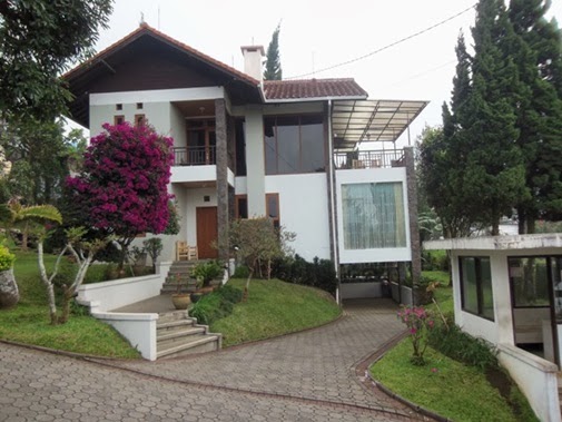 Hasil gambar untuk villa gerbera istana bunga