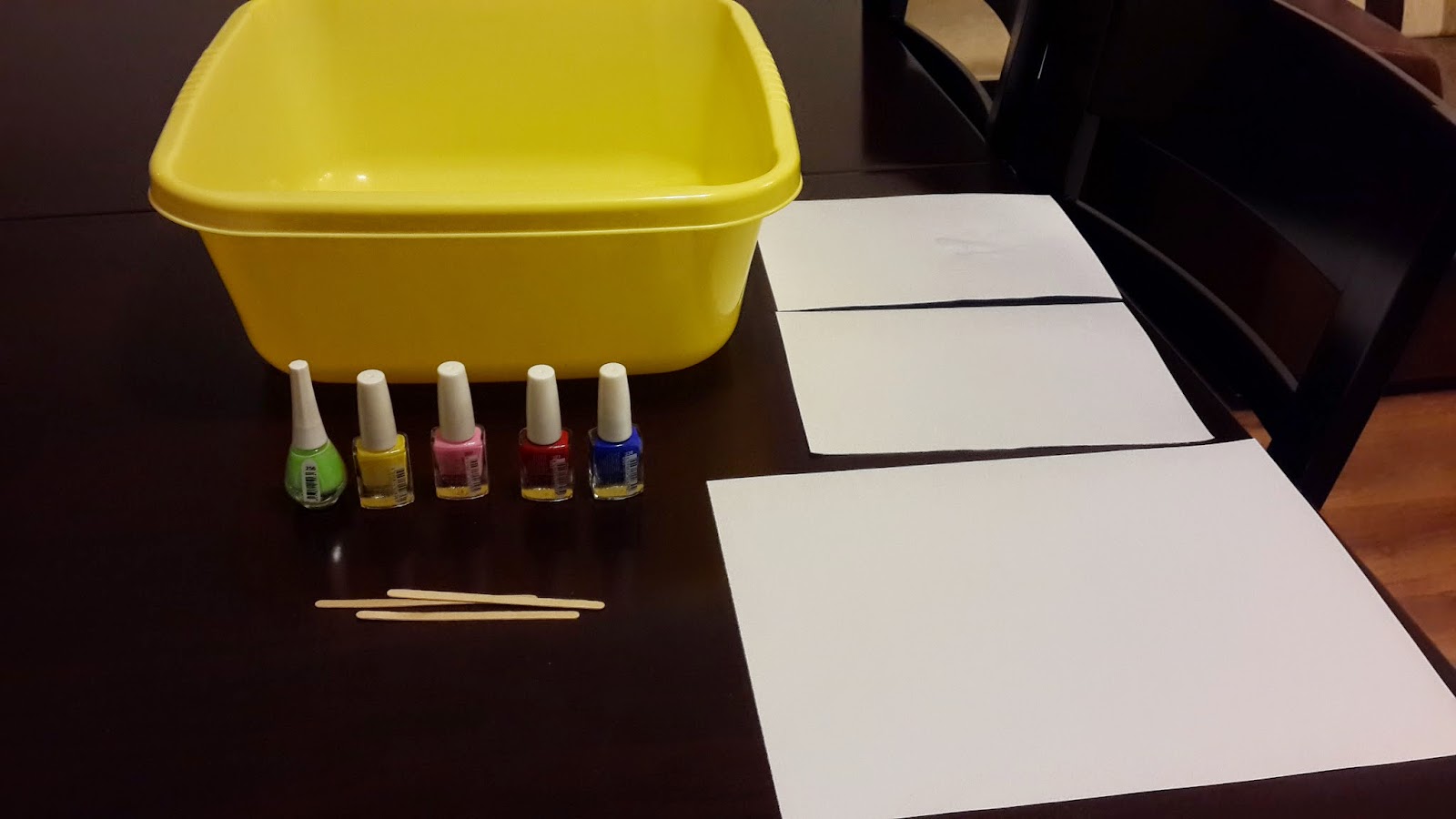 mert ile birlikte oje ile ebru sanati denemesi