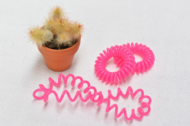 Invisibobble Tying Your Hair Up With An Old Phone Cable