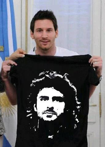 Jornalista espanhol diz que Messi pode estar de saída do Barcelona Messi+e+o+seu+idolo
