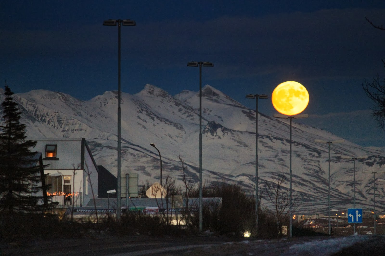 Full Moon Iceland at Ganantonellablog Blog