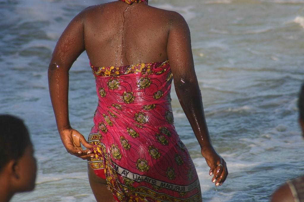 KANGA MOKO NDEMBE NDEMBE NDANI YA COCO BEACH