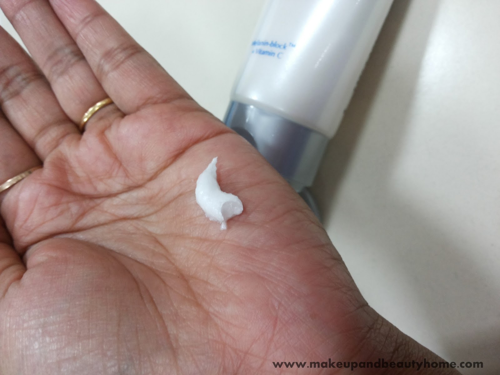 L'Oreal Paris Pearl Perfect ReLighting Whitening Facial Foam Review