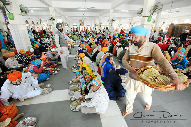The world 39s biggest free dinning room The langar or community kitchen was 