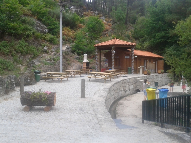 Parque de Merendas da Lapa dos Dinheiros Parque de Merendas da Lapa dos Dinheiros