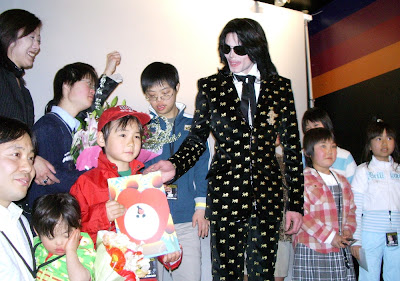 Michael Jackson na Festa Vip em TóQuio 08.03.07 - (40 Fotos) Michael+jackson+japan+jap%C3%A3o+%287%29