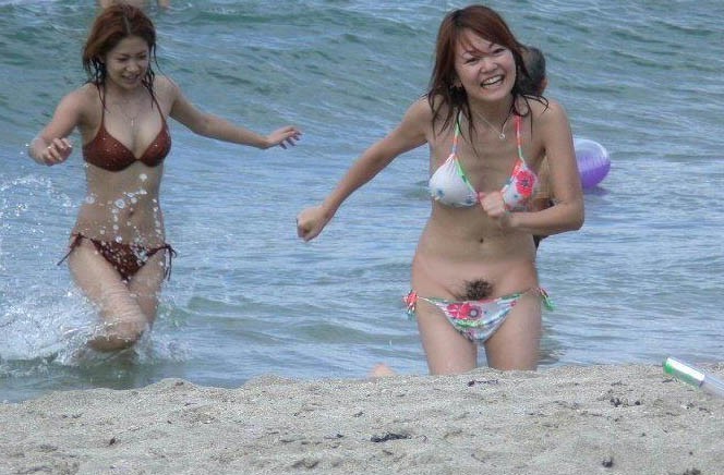 Pussy slip asian Voyeur bikini
