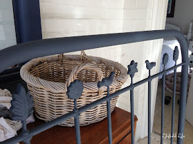 Lilyfield Life: Annie Sloan Chalk Paint to transform Rusty metal bed