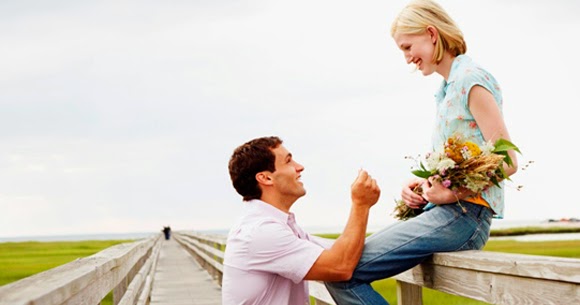 Puisi Cinta Lama Bersemi Kembali >> Puisi Terbaru