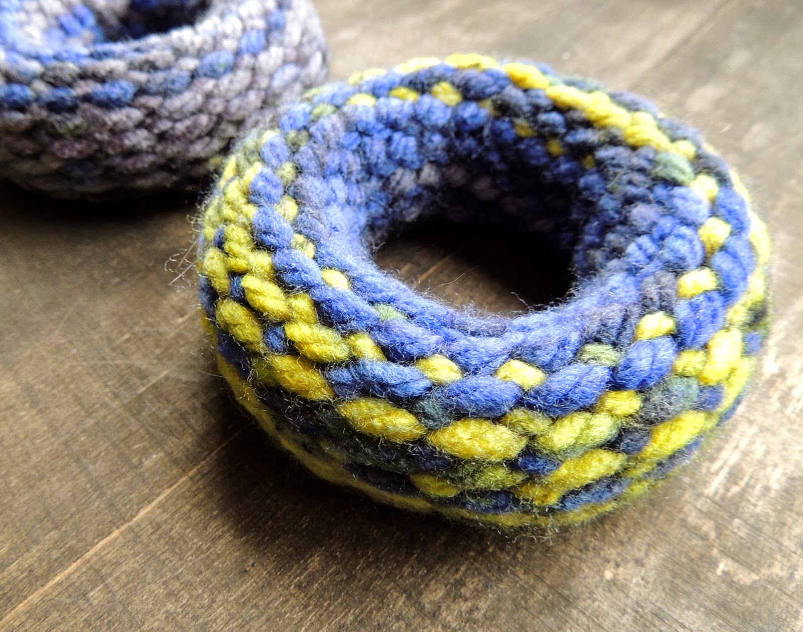 zsazsazsu A new toy loom knit ring
