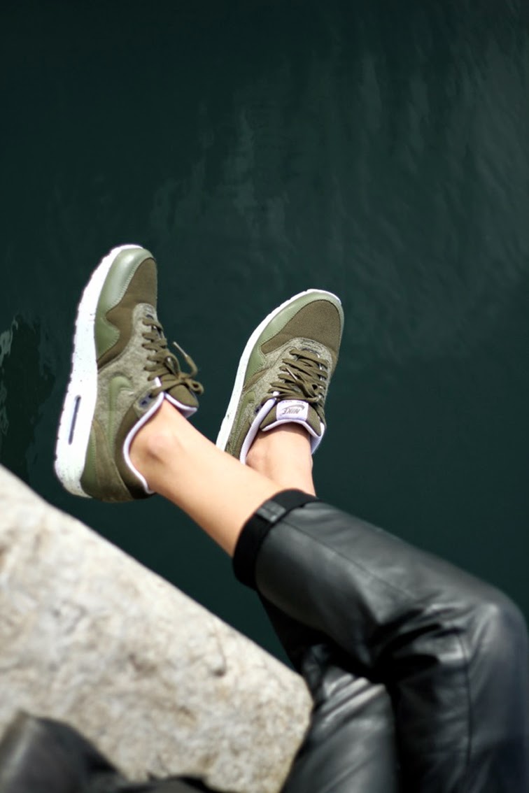 Charlotte from Arty Filles, green Nike trainers, sneakers, running shoes Charlotte from Arty Filles, green Nike trainers, sneakers, running shoes