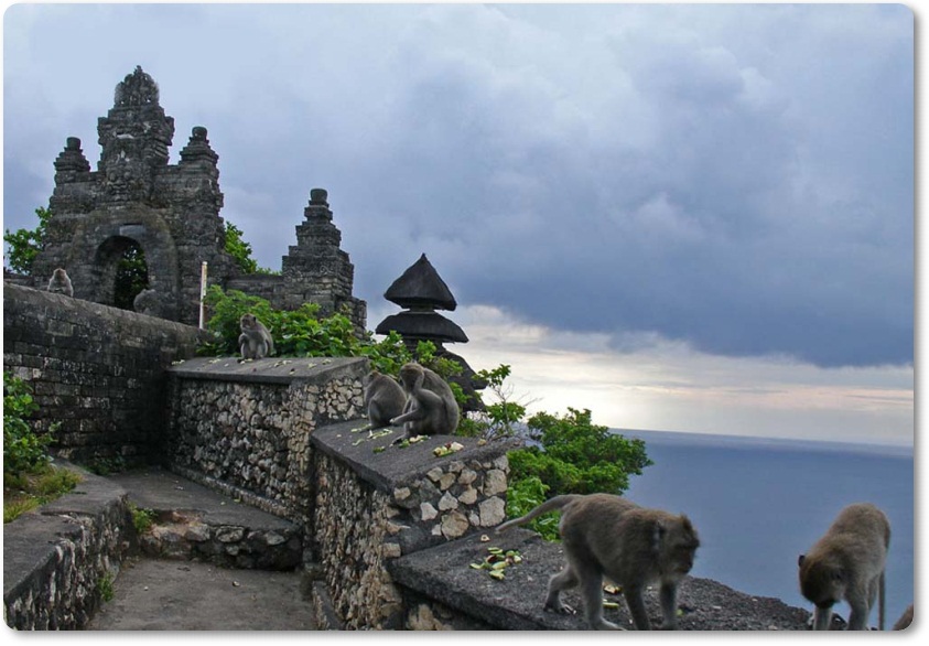 http://3.bp.blogspot.com/-h3klItx2UnU/T9yaGilezNI/AAAAAAAACkQ/xajJRskyuFQ/s1600/Pura+Luhur+Uluwatu-1.jpg