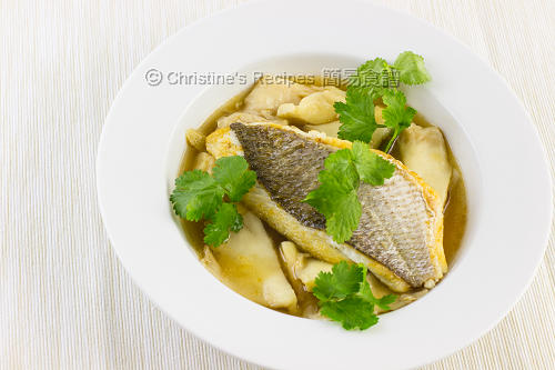 Pan-Fried Snapper and  Oyster Mushroom in Soup02