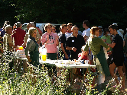 Uns quants col·laboradors encarregats de l'esmorzar Uns quants col·laboradors encarregats de l'esmorzar