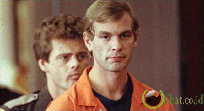 Jeffrey Dahmer (Pecinta Mayat) Jeffrey Dahmer (Pecinta Mayat)
