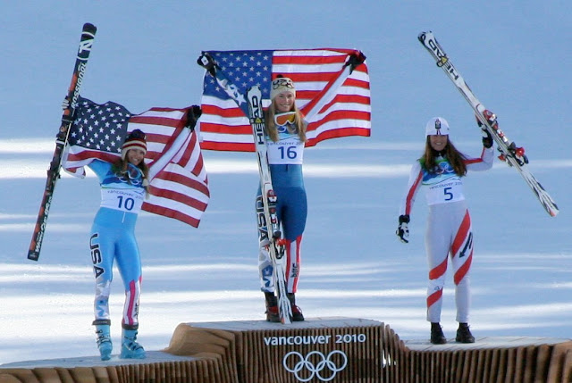 Lindsey+Vonn-takeaweirdbreak.blogspot.com-Lindsey+Vonn+2010_Winter_Olympic_downhill_medals.jpg