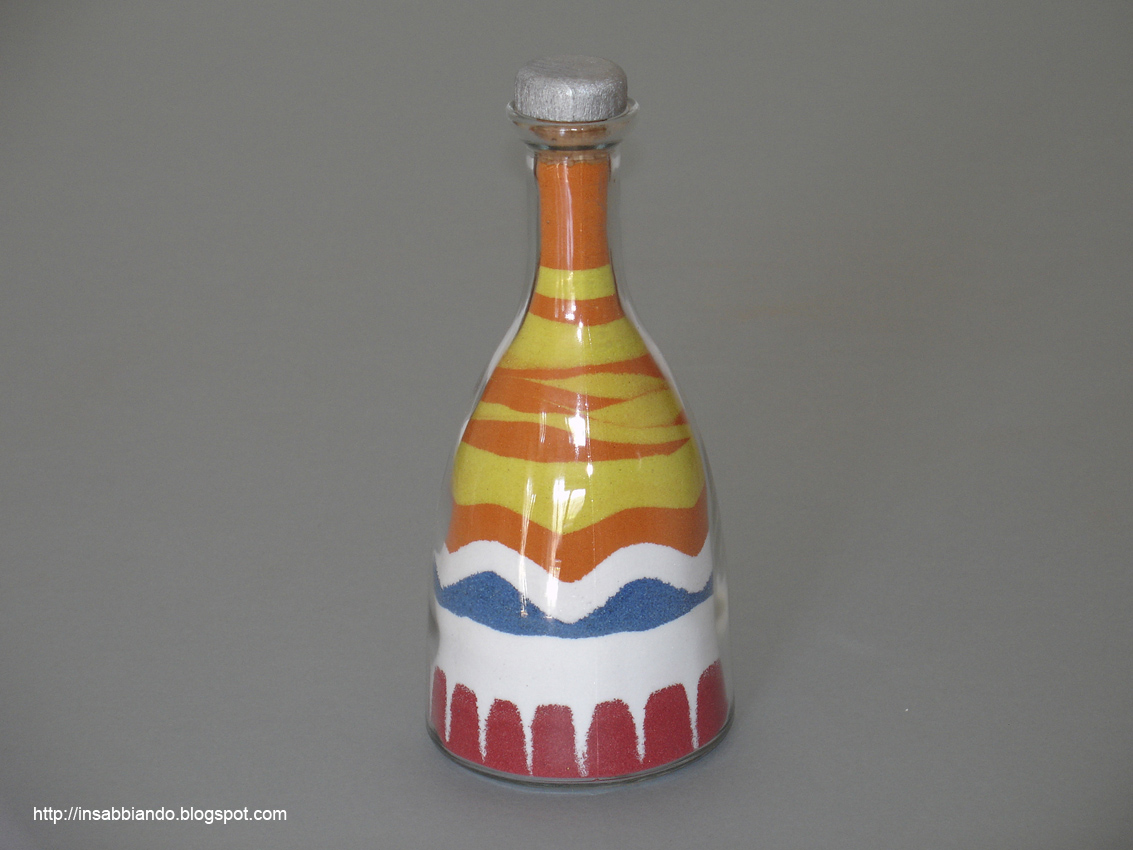 inSABBIAndo: Tutorial: come decorare una bottiglia con sabbia colorata /  how to make a sand bottle.