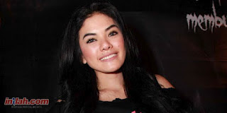 Nikita Mirzani Jadi Pelacur [ www.BlogApaAja.com ]