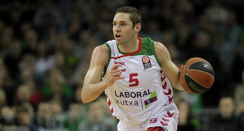 Fabien Causeur cerca del Real Madrid Union merengue