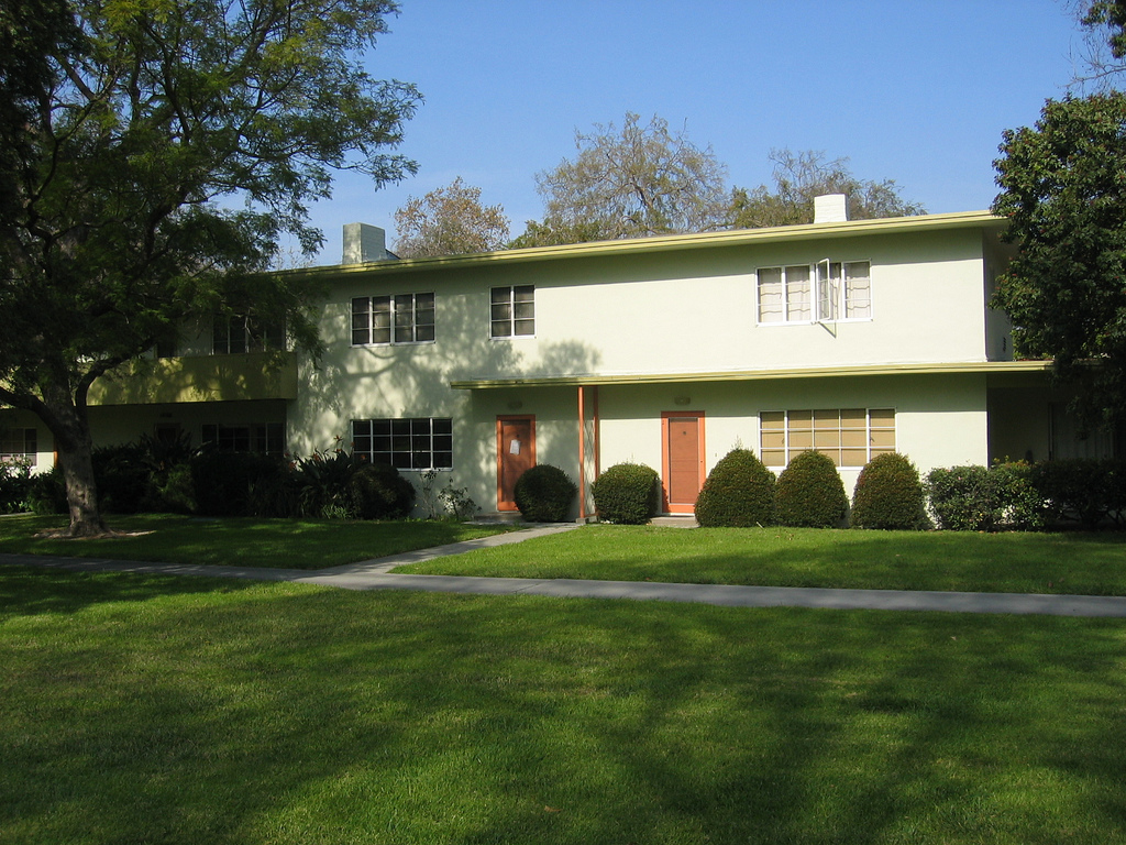 Baldwin Hills Village...and the Village Green The Use of Color at