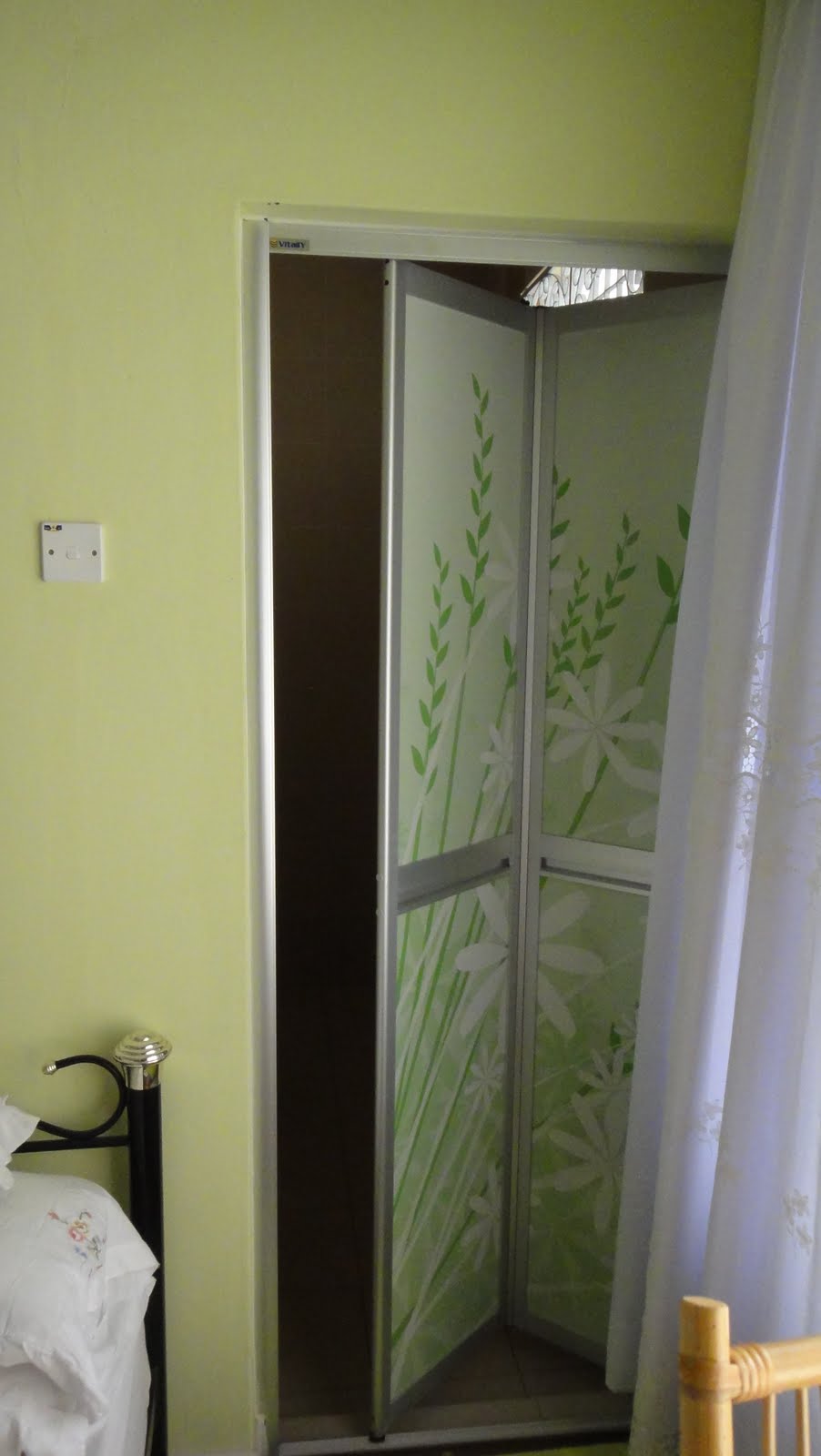 NL iNNOVATIONS Interior Design & Build NL TOILET DOORS by NL