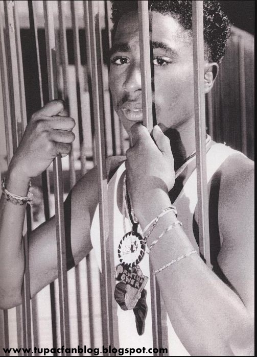 In the memory of 2pac: 2pac Rare Images