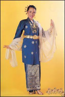 baju kurung pahang nampak klasik elegen yg penting sopan baju pengapit