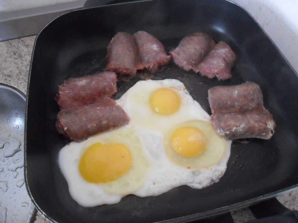Cozinha GOURMET Salame na chapa e ovo frito {Café da manhã na casa da