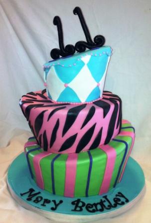 I absolutely LOVE topsy turvy cakes This one was for an 11 year old girl 