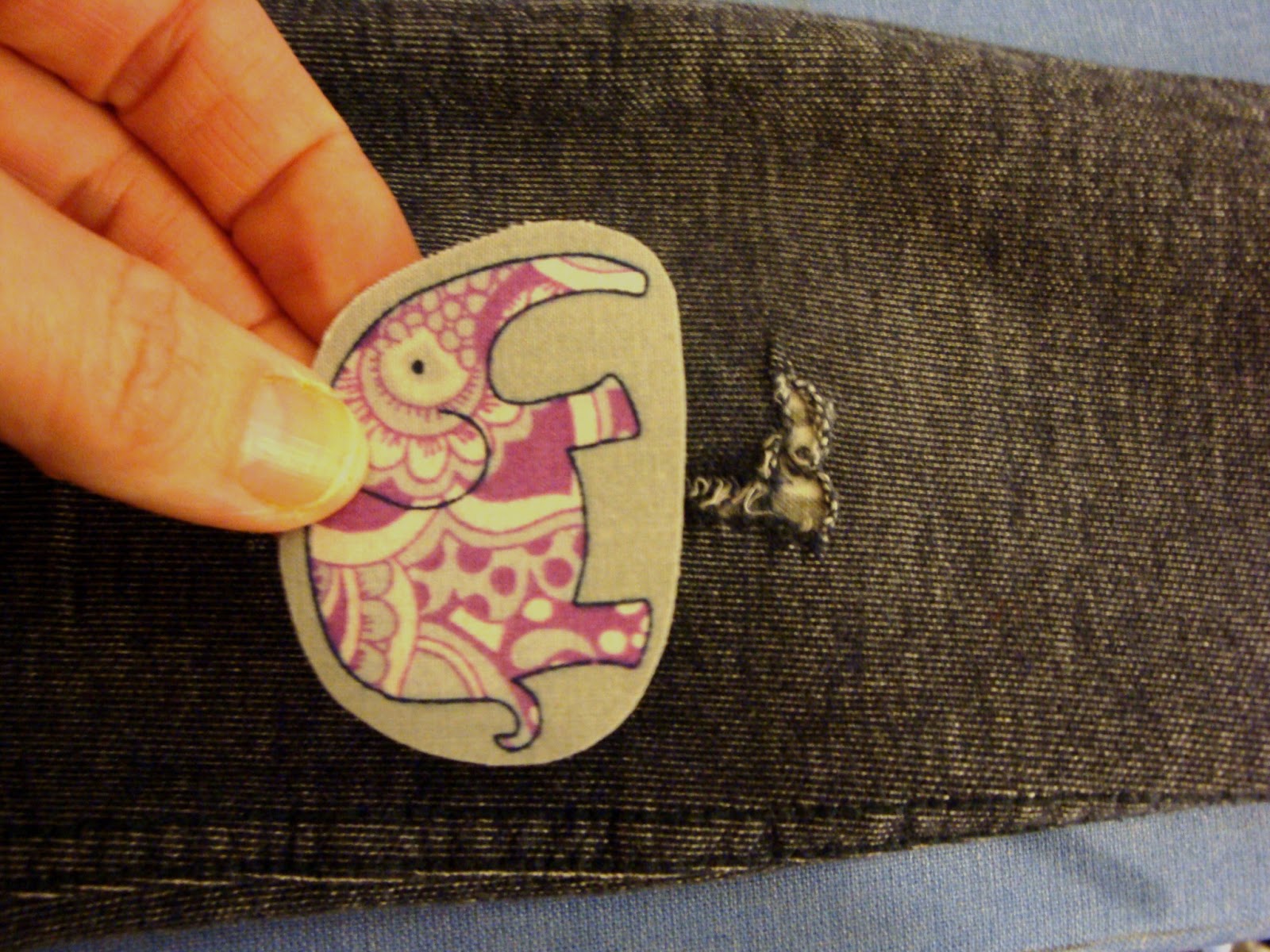 TEXTILE TROLLEY How to patch a hole in the knees of leggings