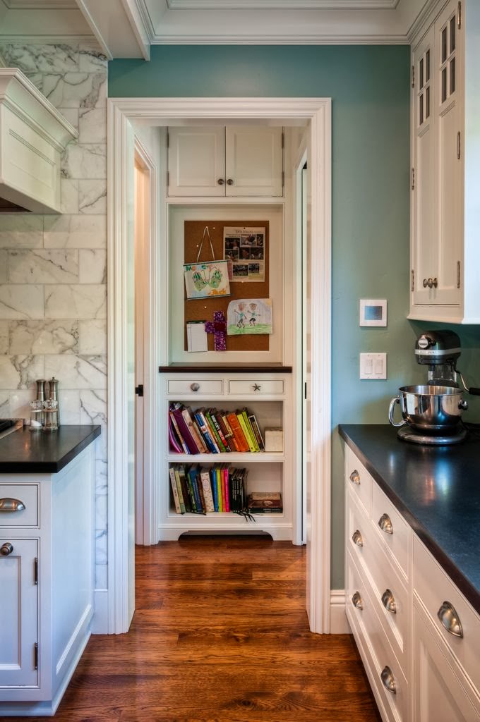 Storing cooking books / 11 ideas for building bookshelves in kitchens